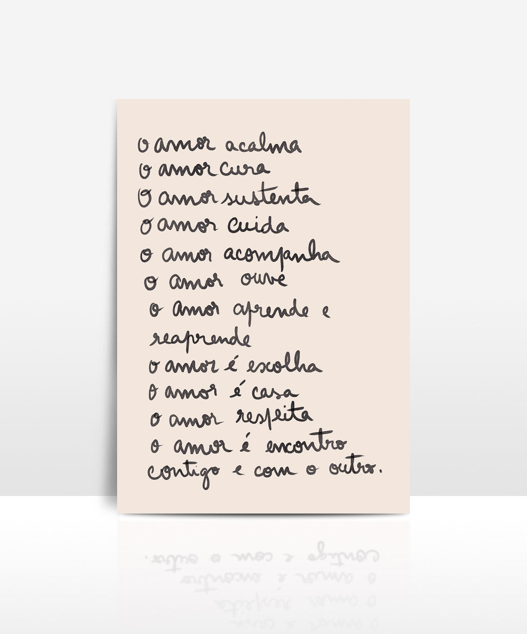 'O amor é' Postcard